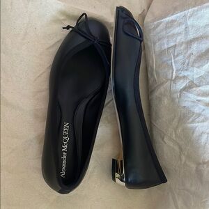 Alexander McQueen Black leather Flats ballet with Metallic Heel size 40